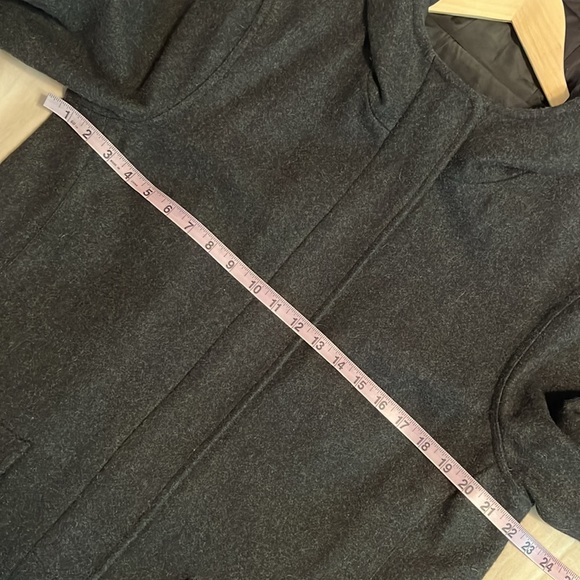 Heavy, wool hooded coat jacket - Picture 9 of 12